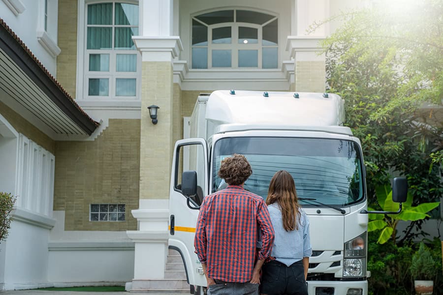 national vs local moving companies image